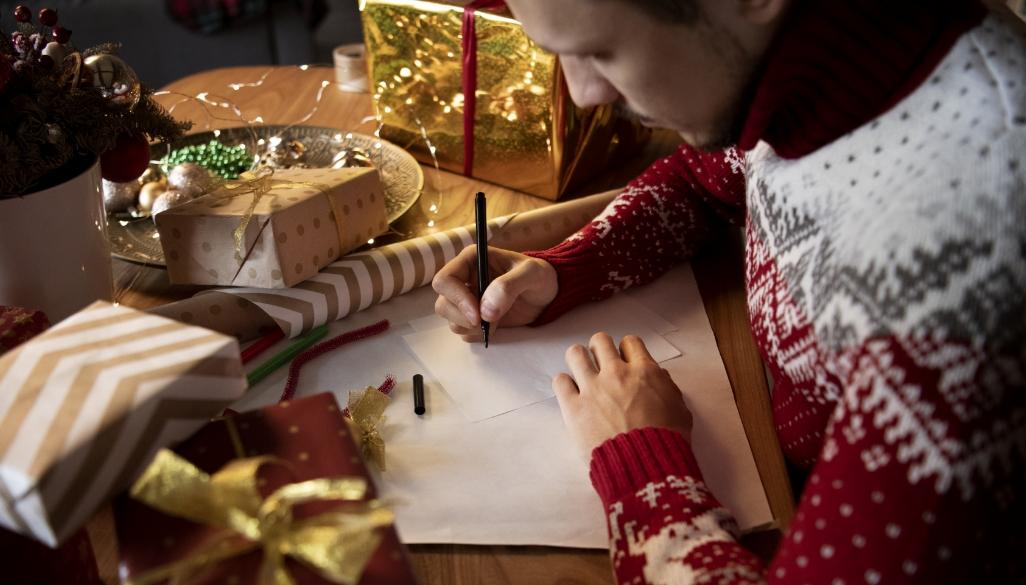 Slash Your Christmas Spending: 21 Festive Hacks to Keep More Cash in Your Pocket!